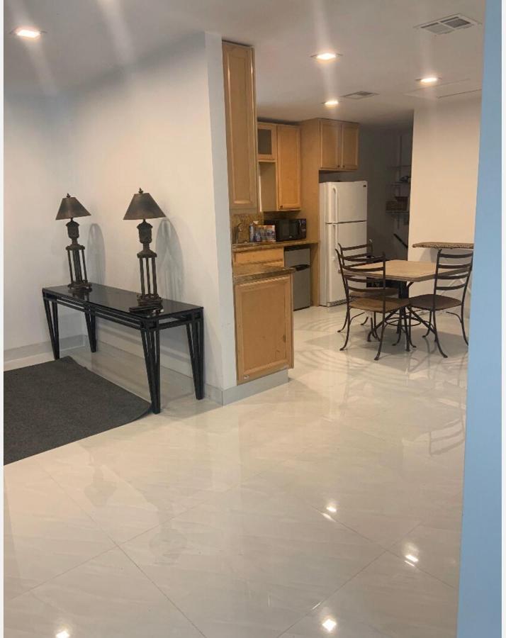 Room & Private Bathroom Бока Ратон Екстериор снимка