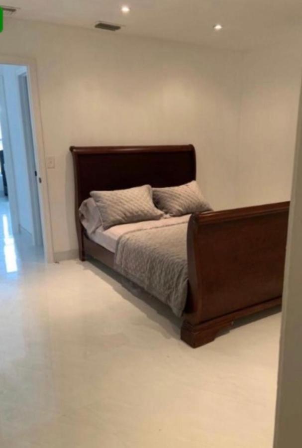 Room & Private Bathroom Бока Ратон Екстериор снимка