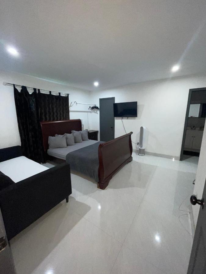 Room & Private Bathroom Бока Ратон Екстериор снимка