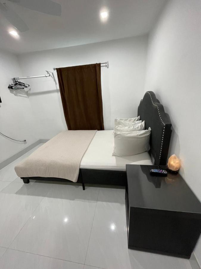 Room & Private Bathroom Бока Ратон Екстериор снимка