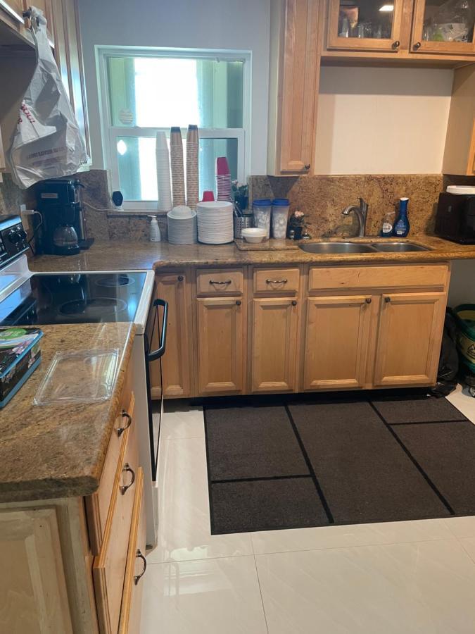 Room & Private Bathroom Бока Ратон Екстериор снимка